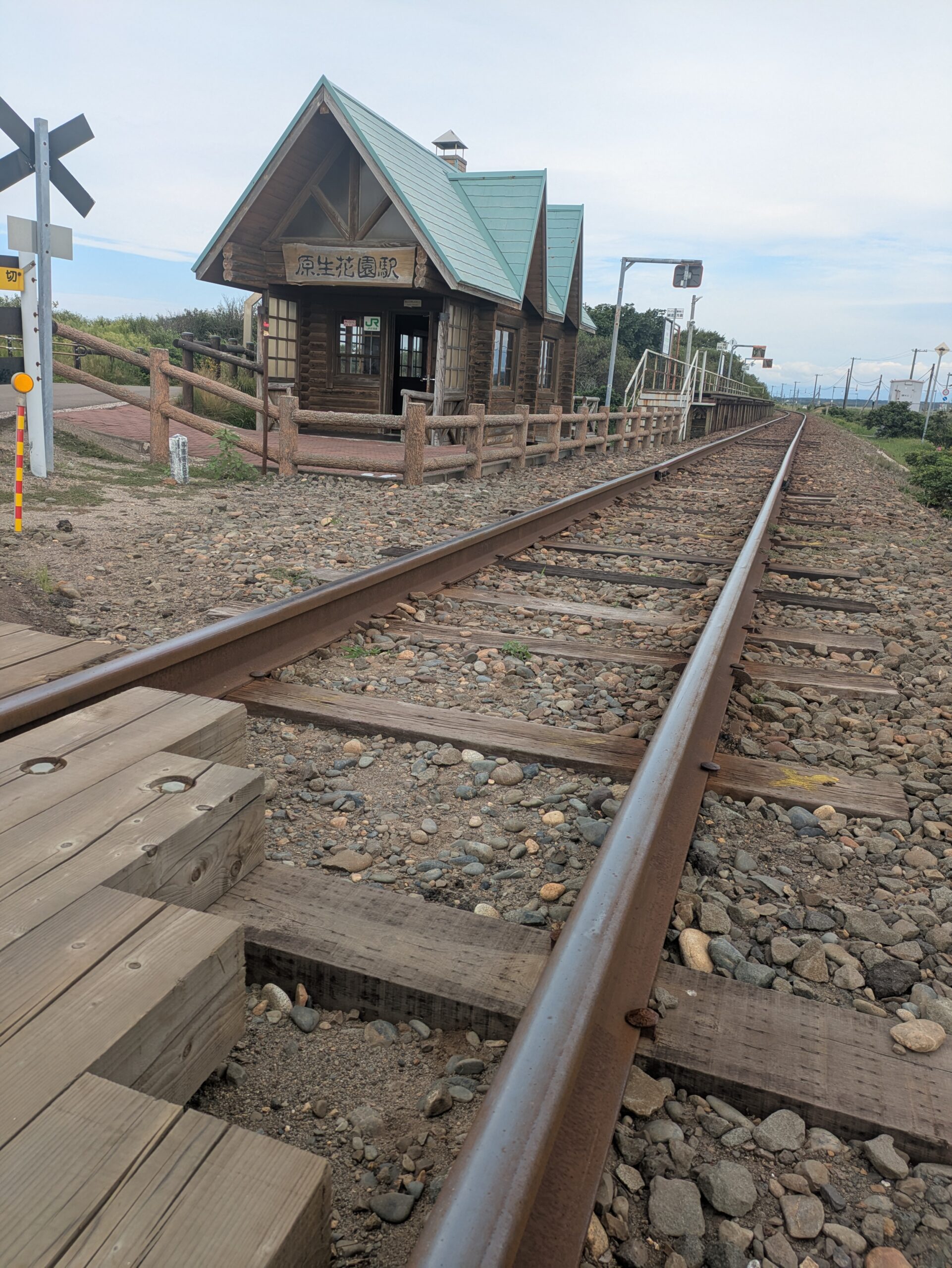 小清水原生花園駅 小清水原生花園駅と線路